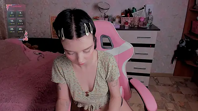 Snapshot of margopink chatting on 25, 10, 2025 margopink online show from 25, 10, 2025