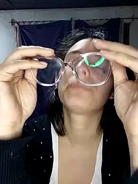 Snapshot of lucixxx14 chatting on 19, 10, 2025 lucixxx14 online show from 19, 10, 2025