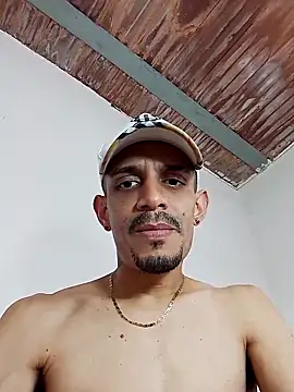 Snapshot of LATINO27CM chatting on 7, 10, 2025 LATINO27CM online show from 7, 10, 2025