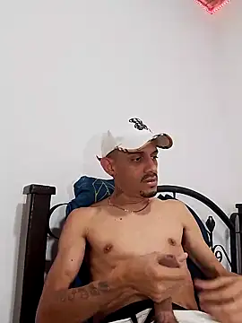 Snapshot of LATINO27CM chatting on 8, 10, 2025 LATINO27CM online show from 8, 10, 2025