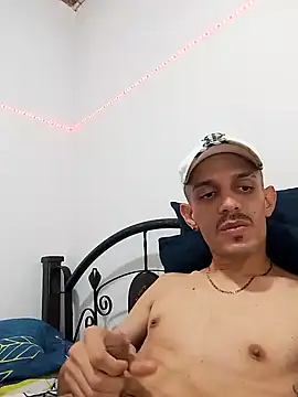 Snapshot of LATINO27CM chatting on 17, 10, 2025 LATINO27CM online show from 17, 10, 2025