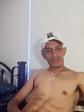 Snapshot of LATINO27CM chatting on 1, 11, 2025 LATINO27CM online show from 1, 11, 2025