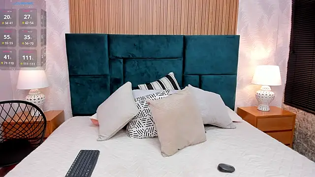 Amber kiss  online show from 22, 12, 2025