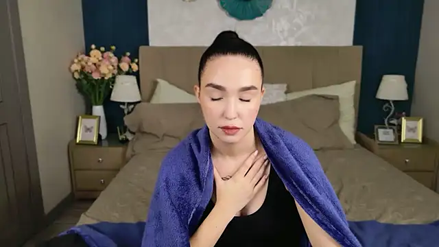 Amanda Choi online show from 22, 11, 2025