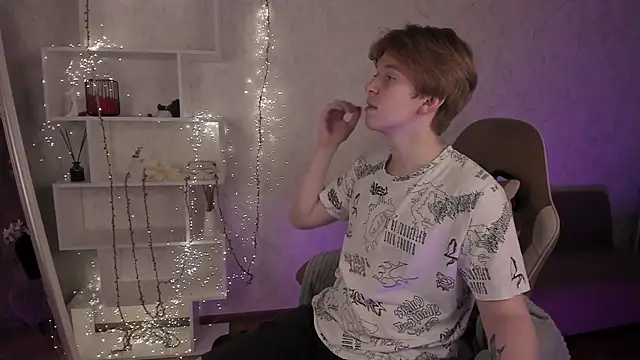 Snapshot of Vincent_Pots chatting on 4, 10, 2025 Vincent Pots online show from 4, 10, 2025