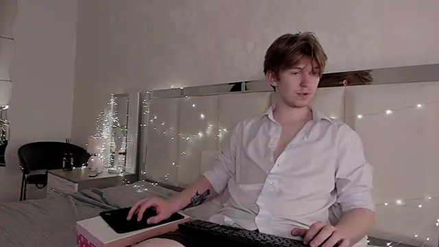 Snapshot of Vincent_Pots chatting on 10, 10, 2025 Vincent Pots online show from 10, 10, 2025