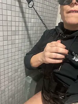 Snapshot of Reine_du_Vice84 chatting on 8, 11, 2025 Reine du Vice84 online show from 8, 11, 2025