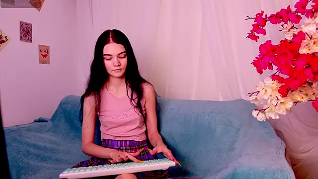 Snapshot of chatting on 11, 10, 2025 online show from 11, 10, 2025