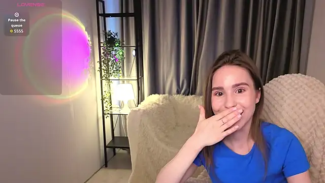 Snapshot of chatting on 17, 10, 2025 online show from 17, 10, 2025