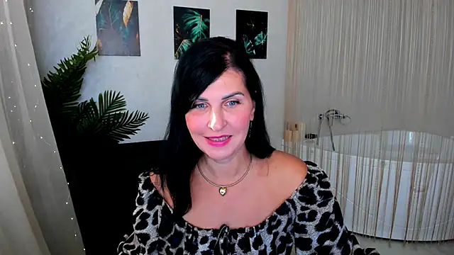 Snapshot of Moon_Veloure1 chatting on 29, 9, 2025 Moon Veloure1 online show from 29, 9, 2025
