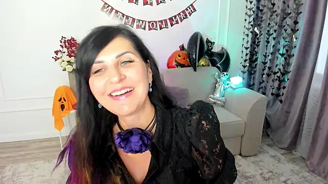 Snapshot of Moon_Veloure1 chatting on 13, 10, 2025 Moon Veloure1 online show from 13, 10, 2025