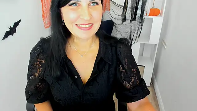 Snapshot of Moon_Veloure1 chatting on 22, 10, 2025 Moon Veloure1 online show from 22, 10, 2025