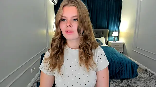 Snapshot of WildeDesiree chatting on 2, 10, 2025 WildeDesiree online show from 2, 10, 2025