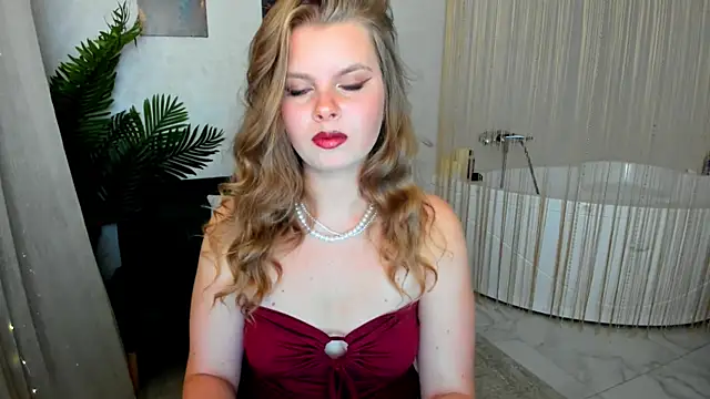 Snapshot of WildeDesiree chatting on 3, 10, 2025 WildeDesiree online show from 3, 10, 2025