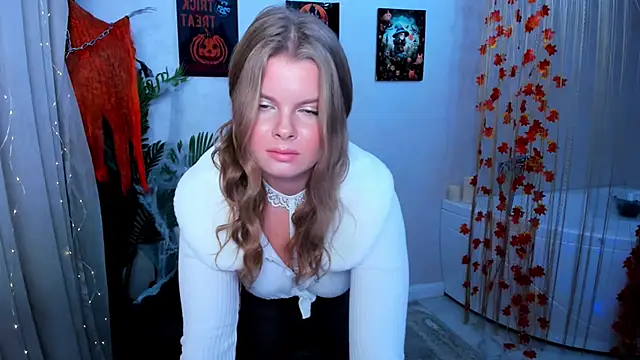 Snapshot of WildeDesiree chatting on 18, 10, 2025 WildeDesiree online show from 18, 10, 2025