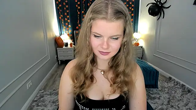 Snapshot of WildeDesiree chatting on 28, 10, 2025 WildeDesiree online show from 28, 10, 2025