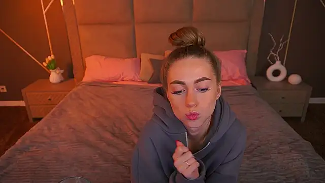 Snapshot of GoGoDream chatting on 13, 11, 2025 GoGoDream online show from 13, 11, 2025