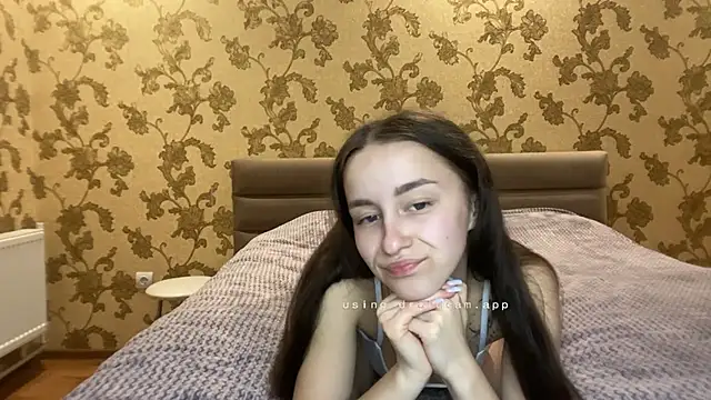 Snapshot of RiriLovesYouu chatting on 19, 10, 2025 RiriLovesYouu online show from 19, 10, 2025