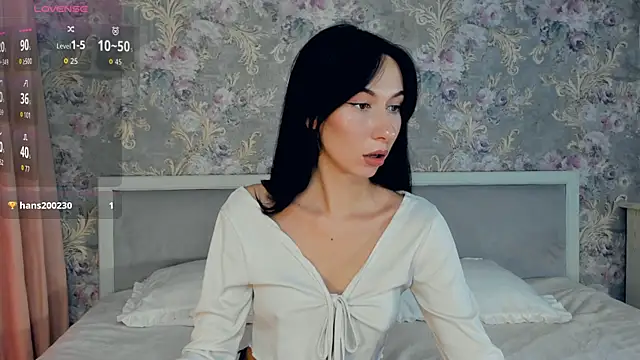Snapshot of MissLauura chatting on 22, 9, 2025 MissLauura online show from 22, 9, 2025