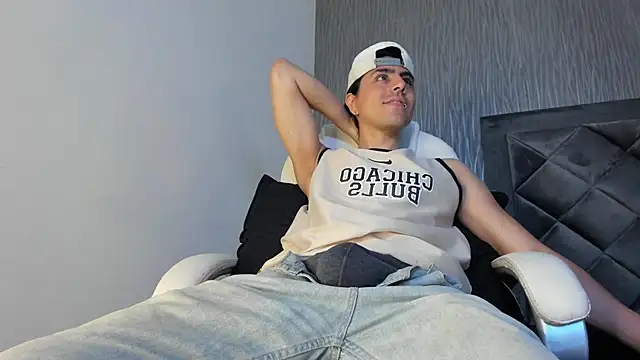 Snapshot of dylan_cross_ chatting on 3, 10, 2025 dylan cross online show from 3, 10, 2025