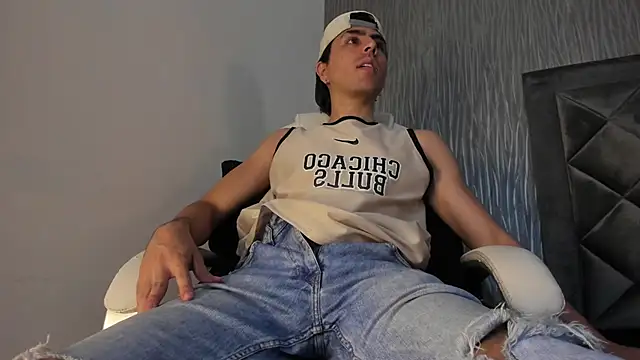 Snapshot of dylan_cross_ chatting on 13, 10, 2025 dylan cross online show from 13, 10, 2025