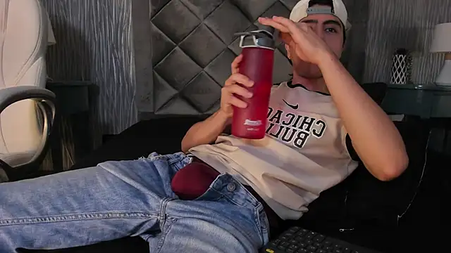 Snapshot of dylan_cross_ chatting on 14, 10, 2025 dylan cross online show from 14, 10, 2025