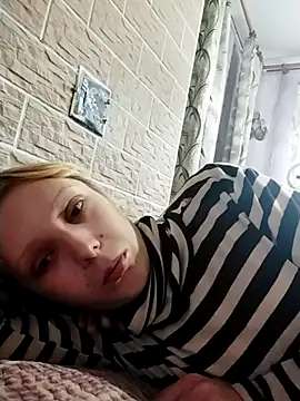 Snapshot of Ponka2011 chatting on 13, 10, 2025 Ponka2011 online show from 13, 10, 2025