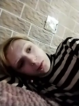 Snapshot of Ponka2011 chatting on 8, 11, 2025 Ponka2011 online show from 8, 11, 2025