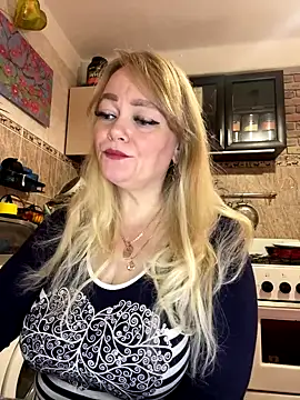 Snapshot of Sweet-blonde chatting on 14, 10, 2025 Sweet-blonde online show from 14, 10, 2025