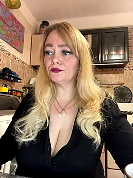 Snapshot of Sweet-blonde chatting on 16, 10, 2025 Sweet-blonde online show from 16, 10, 2025