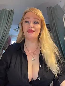 Snapshot of Sweet-blonde chatting on 27, 4, 2026 Sweet-blonde online show from 27, 4, 2026