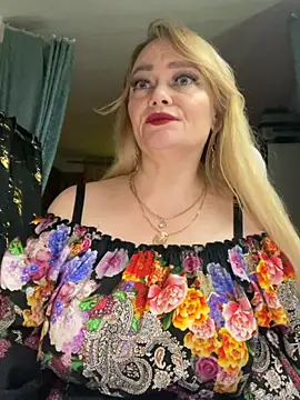 Snapshot of Sweet-blonde chatting on 27, 5, 2026 Sweet-blonde online show from 27, 5, 2026