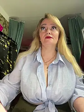 Snapshot of Sweet-blonde chatting on 28, 5, 2026 Sweet-blonde online show from 28, 5, 2026