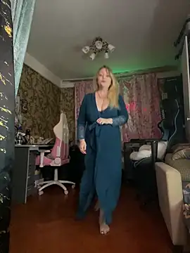 Snapshot of Sweet-blonde chatting on 3, 6, 2026 Sweet-blonde online show from 3, 6, 2026