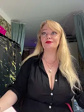 Snapshot of Sweet-blonde chatting on 14, 6, 2026 Sweet-blonde online show from 14, 6, 2026