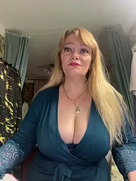 Snapshot of Sweet-blonde chatting on 26, 6, 2026 Sweet-blonde online show from 26, 6, 2026