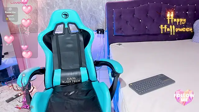 Snapshot of Lauren_smiles chatting on 18, 10, 2025 Lauren smiles online show from 18, 10, 2025