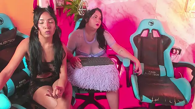 Snapshot of Lauren_smiles chatting on 19, 10, 2025 Lauren smiles online show from 19, 10, 2025