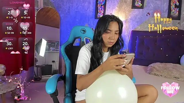 Snapshot of Lauren_smiles chatting on 4, 11, 2025 Lauren smiles online show from 4, 11, 2025