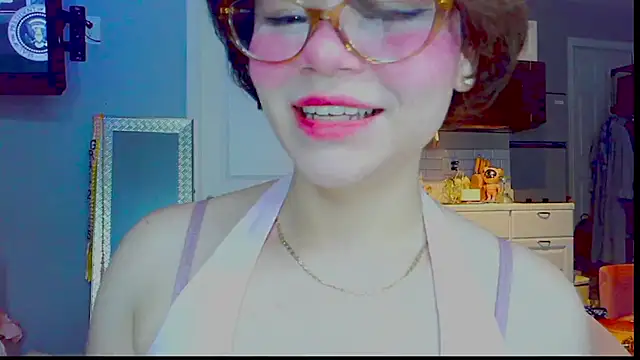 Snapshot of LunaMilav chatting on 28, 9, 2025 LunaMilav online show from 28, 9, 2025