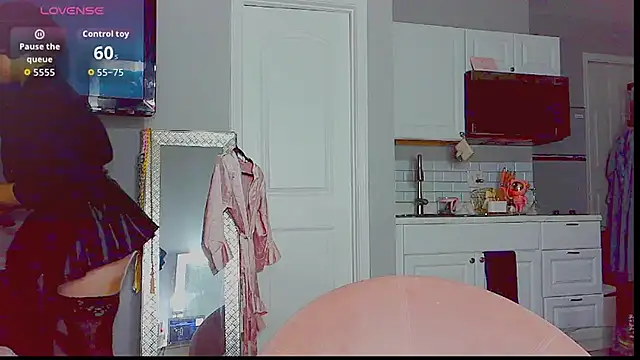 Snapshot of LunaMilav chatting on 1, 10, 2025 LunaMilav online show from 1, 10, 2025