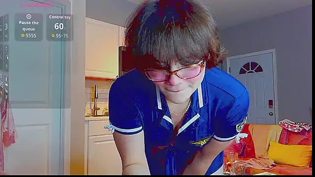 Snapshot of LunaMilav chatting on 2, 10, 2025 LunaMilav online show from 2, 10, 2025