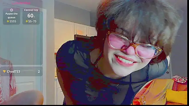 Snapshot of LunaMilav chatting on 3, 10, 2025 LunaMilav online show from 3, 10, 2025