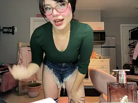 Snapshot of LunaMilav chatting on 11, 10, 2025 LunaMilav online show from 11, 10, 2025