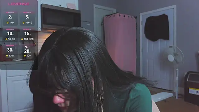 Snapshot of LunaMilav chatting on 18, 10, 2025 LunaMilav online show from 18, 10, 2025