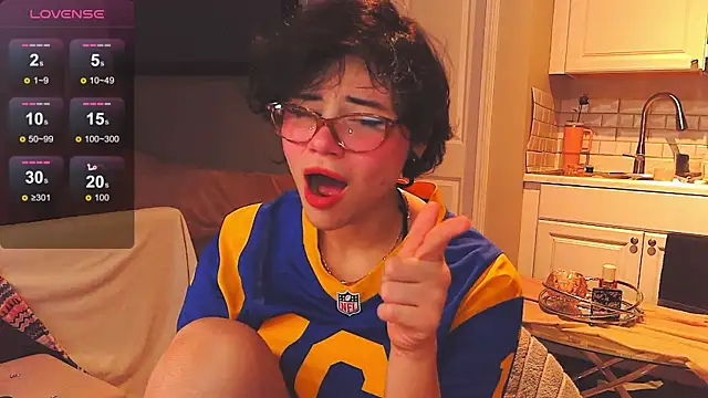 Snapshot of LunaMilav chatting on 22, 10, 2025 LunaMilav online show from 22, 10, 2025