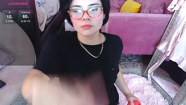 Snapshot of LunaMilav chatting on 28, 10, 2025 LunaMilav online show from 28, 10, 2025