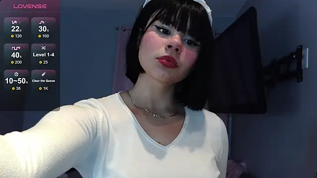 Snapshot of LunaMilav chatting on 7, 11, 2025 LunaMilav online show from 7, 11, 2025