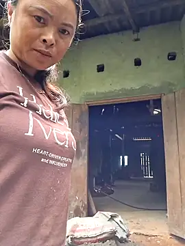 Snapshot of xuxulovezz chatting on 2, 10, 2025 xuxulovezz online show from 2, 10, 2025