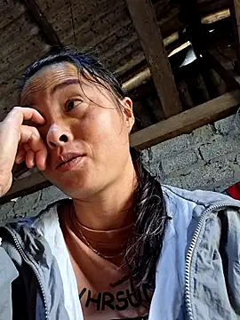 Snapshot of xuxulovezz chatting on 4, 10, 2025 xuxulovezz online show from 4, 10, 2025